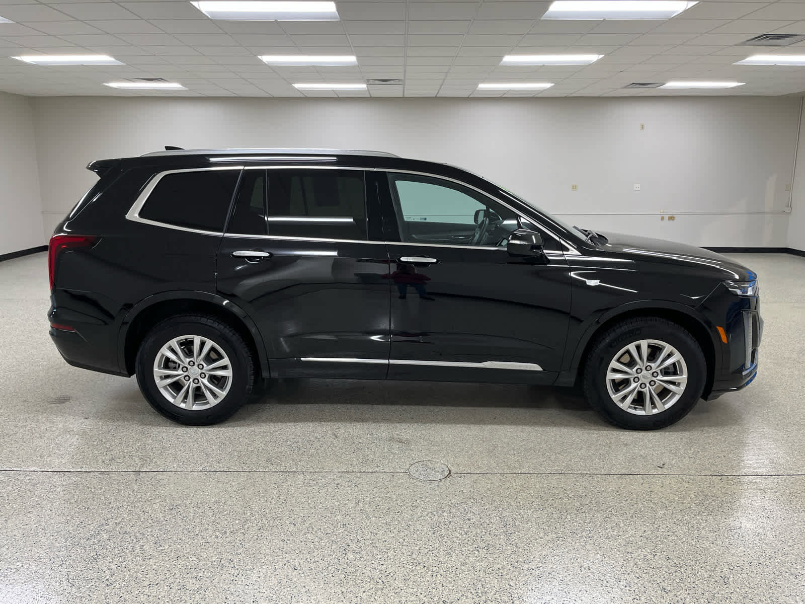 Used 2024 Cadillac XT6 Luxury w/ LPO, Floor Liner Package image 6