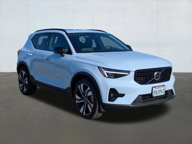 Used 2025 Volvo XC40 B5 Ultra w/ Climate Package image 7