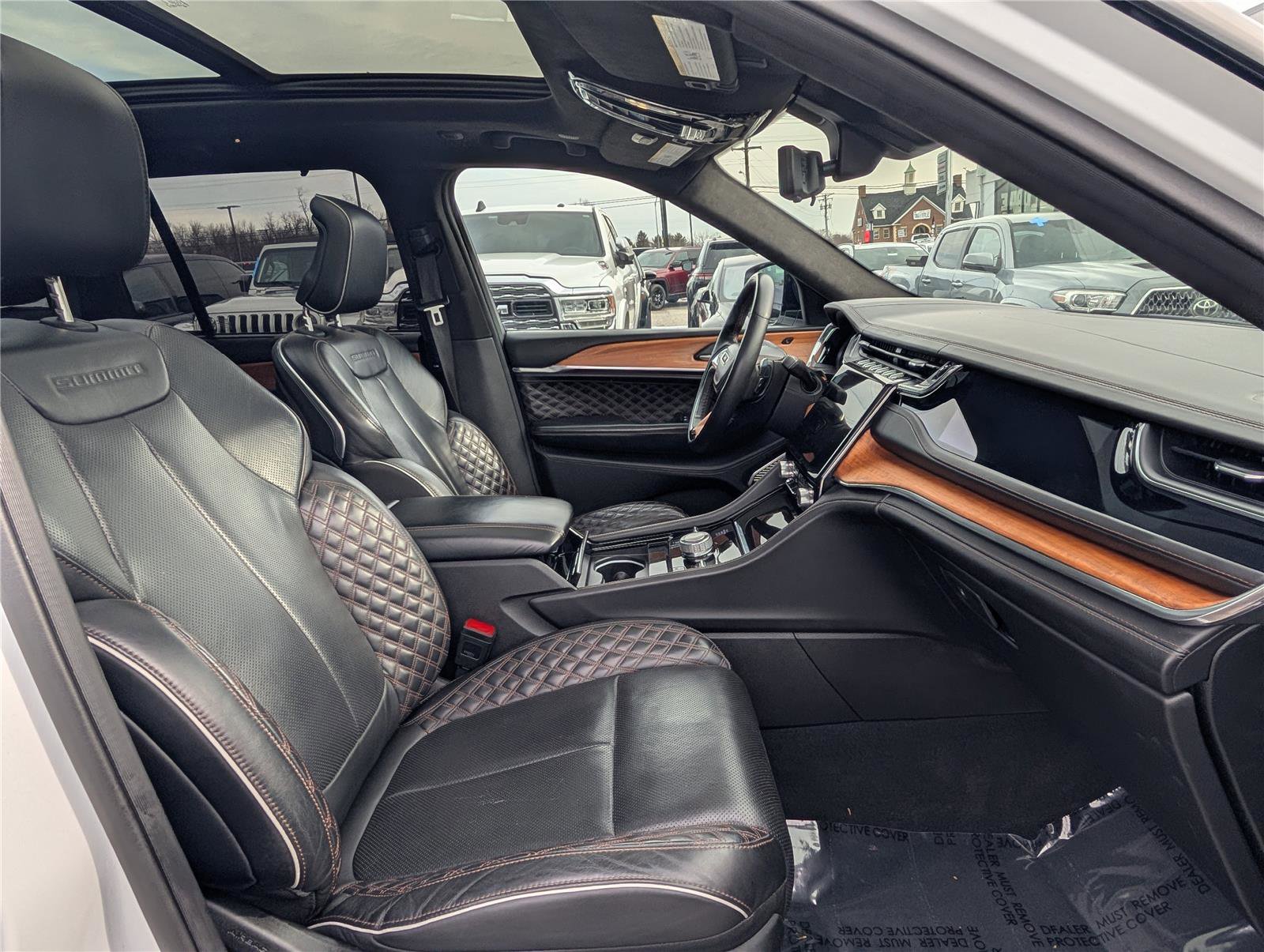 Used 2023 Jeep Grand Cherokee Summit image 11