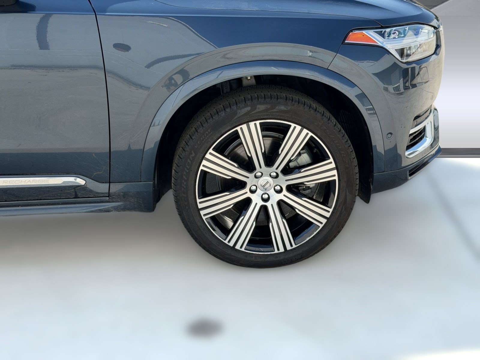 Used 2024 Volvo XC90 T8 Plus w/ Protection Package Premier AWD/4WD image 13