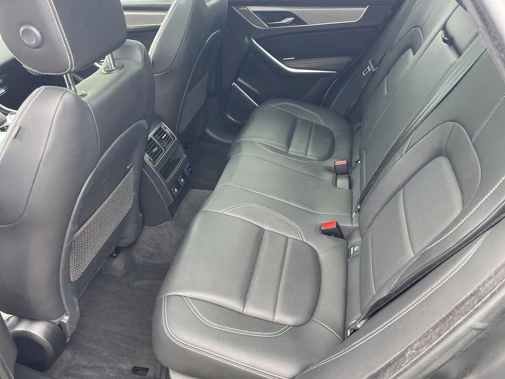 Used 2025 Jaguar F-PACE R-Dynamic S image 29