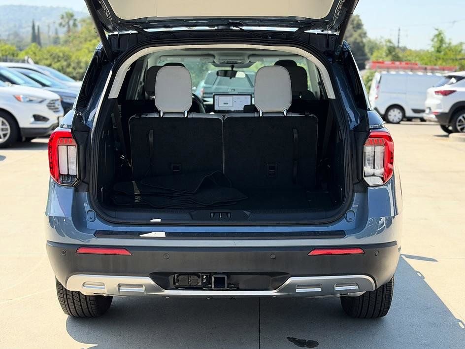 Used 2025 Ford Explorer Active w/ Active Comfort Package image 18