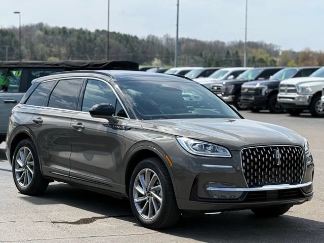 Used 2025 Lincoln Corsair Grand Touring w/ Towing Package AWD/4WD image 38