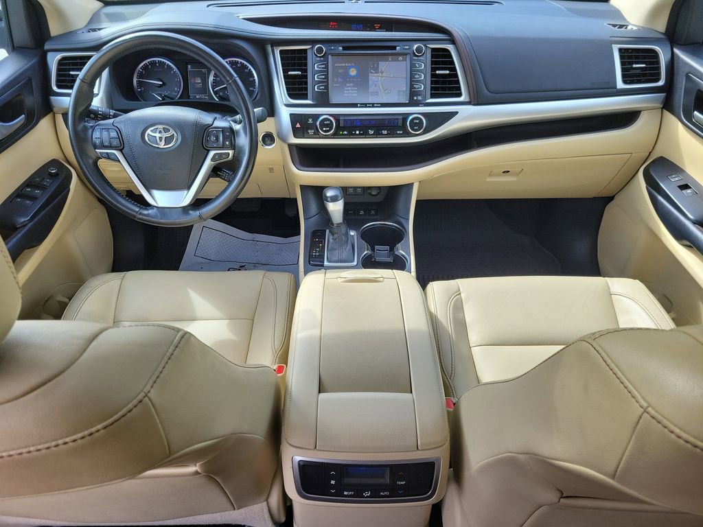 Used 2017 Toyota Highlander XLE image 17