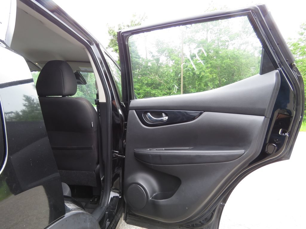 Used 2021 Nissan Rogue Sport SV AWD/4WD image 15