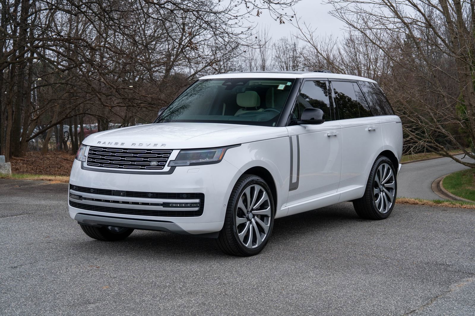 Used 2024 Land Rover Range Rover Autobiography image 5