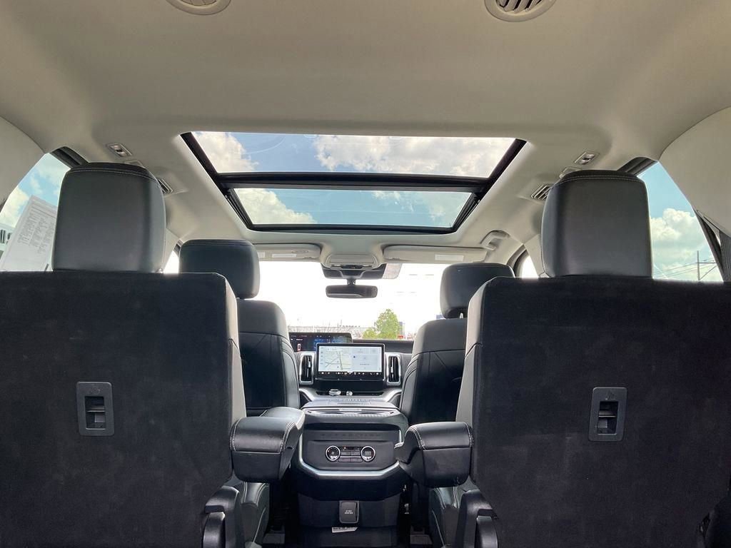 Used 2025 Ford Expedition Max Platinum image 27