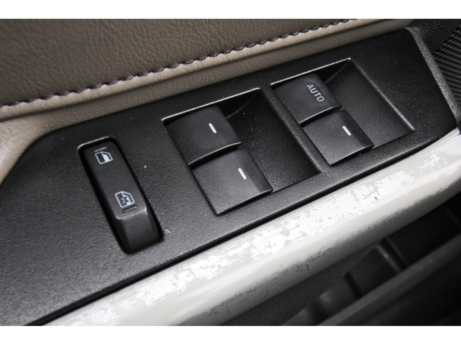 Used 2012 Ford Edge Limited w/ Driver Entry Pkg image 24