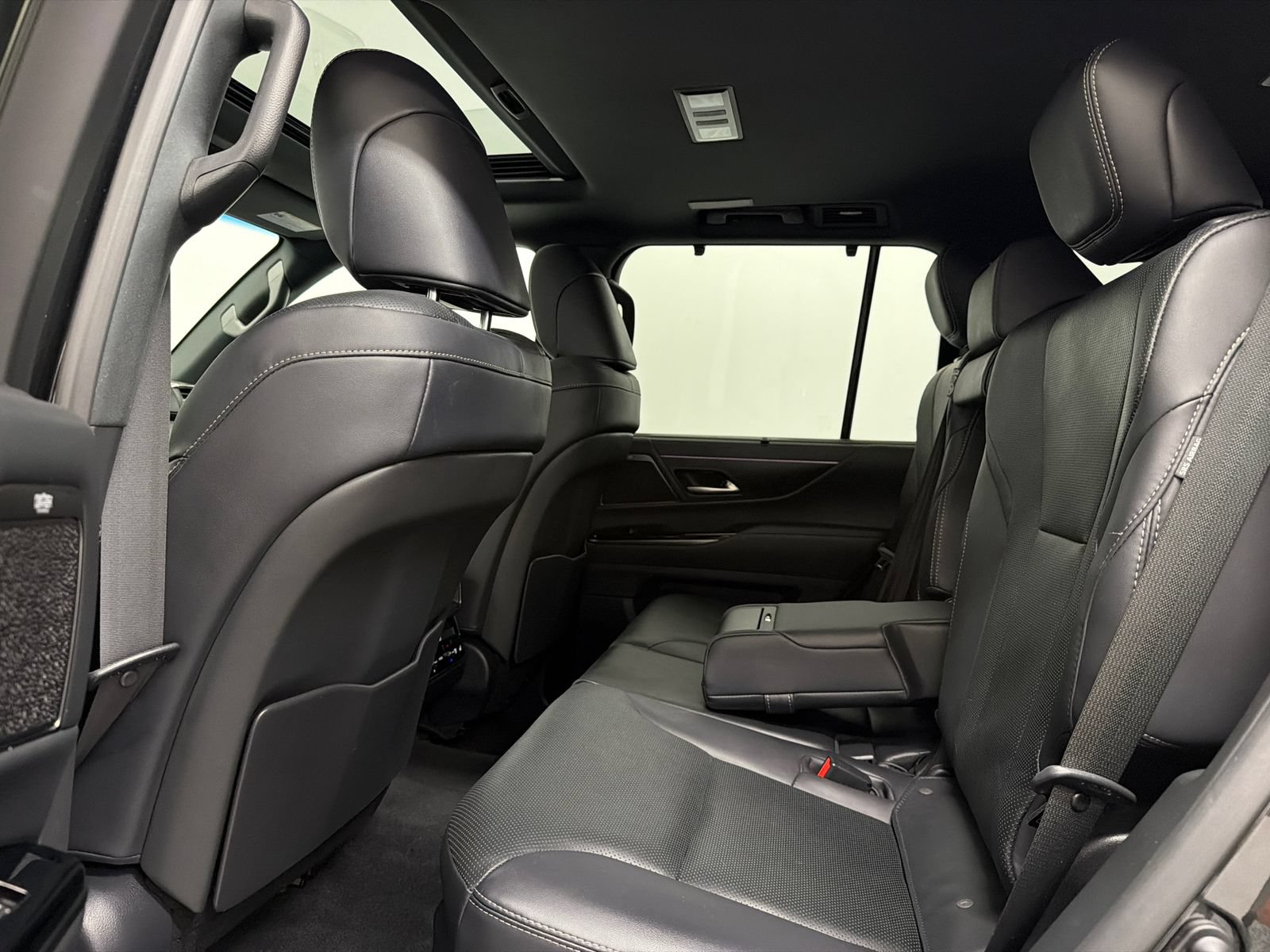 Used 2025 Lexus LX 600 4WD w/ Accessory Package (2T) image 25