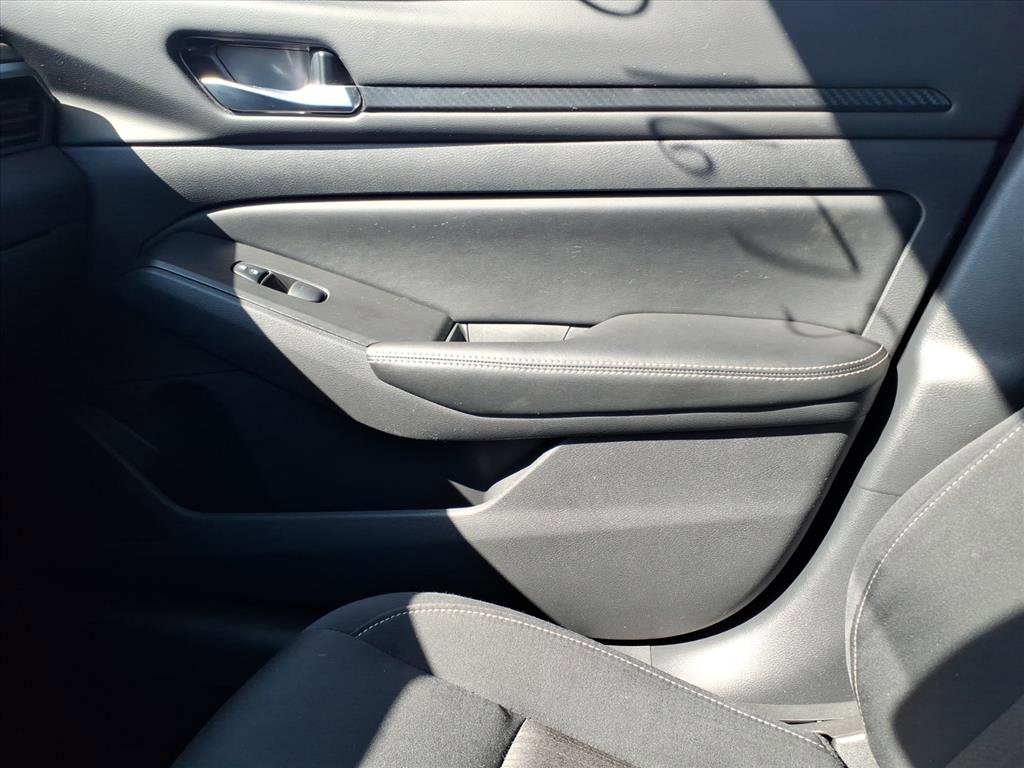 Used 2025 Nissan Altima 2.5 SV image 24