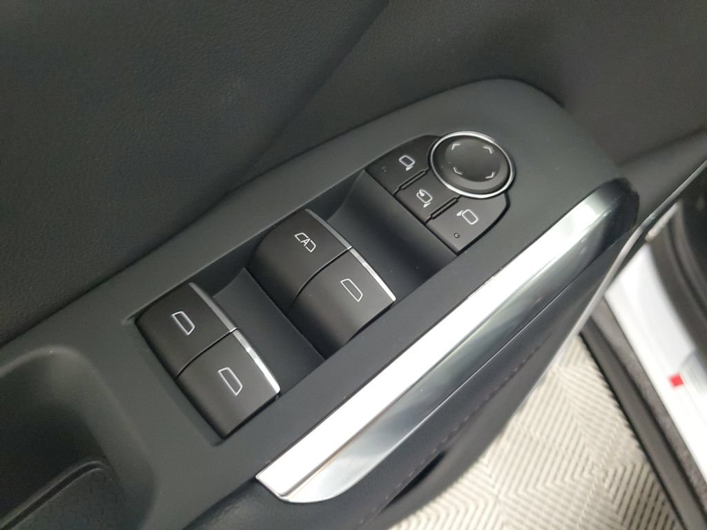 New 2026 Chevrolet Traverse RS w/ LPO, Floor Liner Package FWD image 28