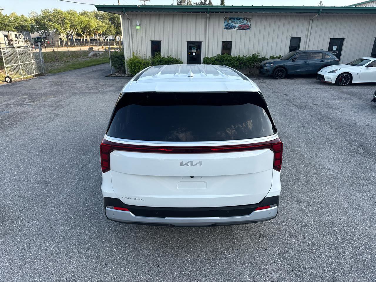 Used 2026 Kia Carnival LXS image 6