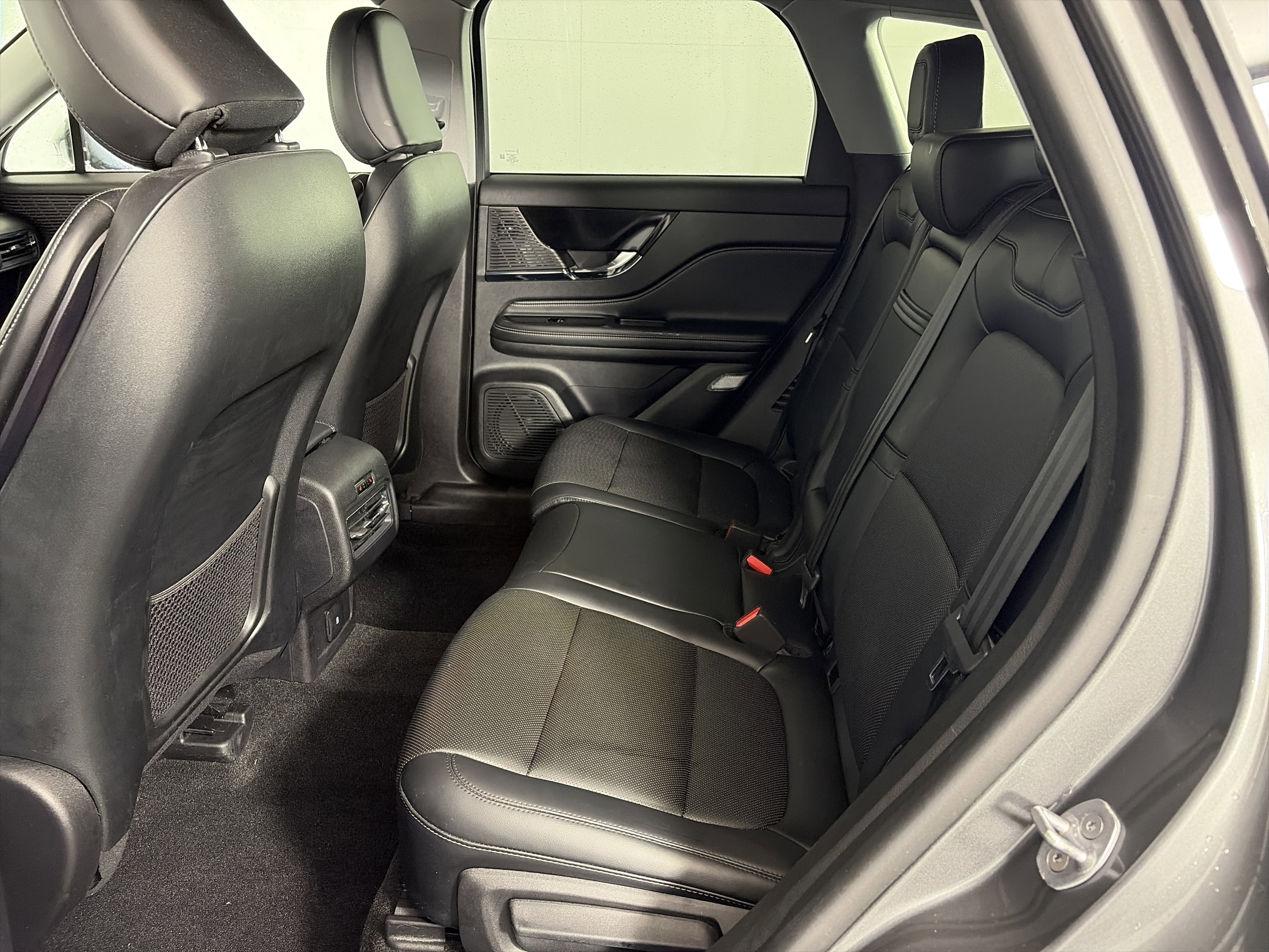 Used 2022 Lincoln Corsair Standard w/ Equipment Group 101A image 7