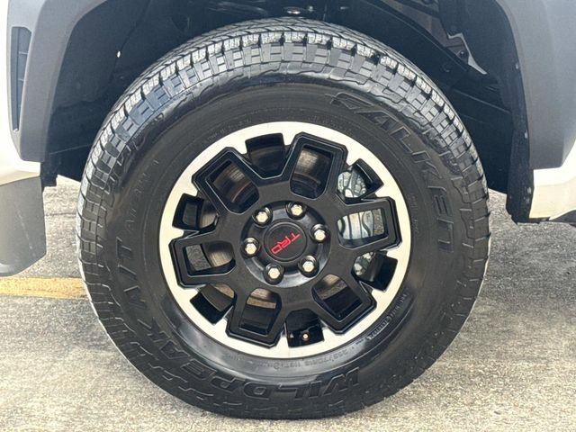 Used 2025 Toyota Tacoma TRD Off-Road image 5