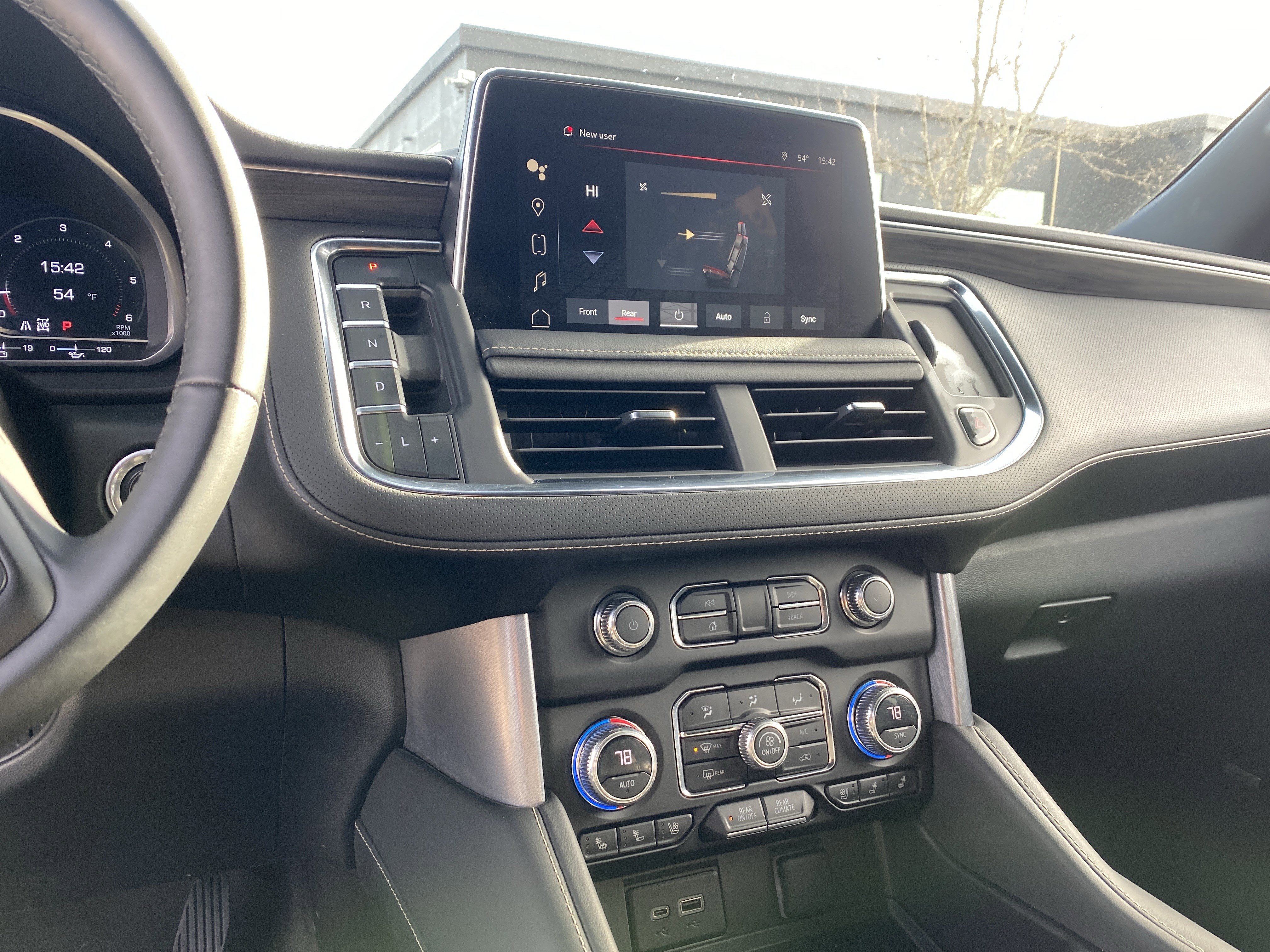 Used 2023 GMC Yukon SLT image 32