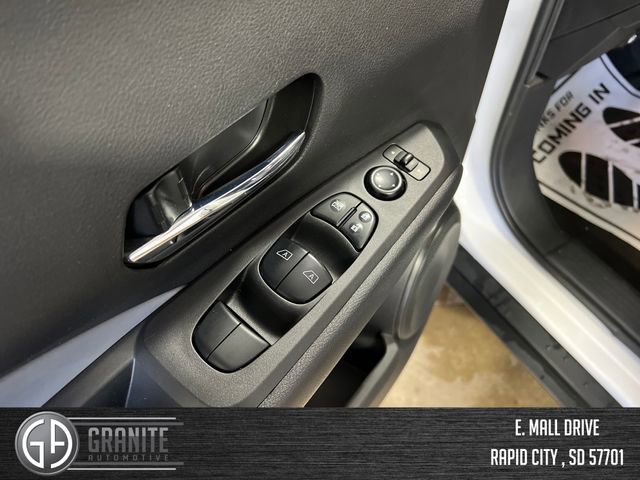 Used 2023 Nissan Kicks SR w/ SR Premium Package image 11