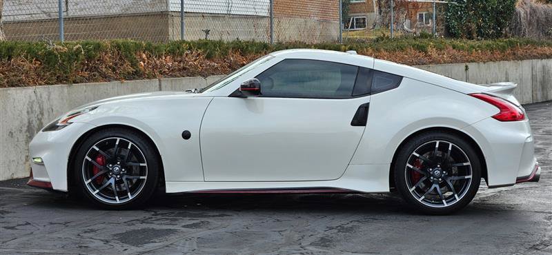 Used 2016 Nissan 370Z NISMO image 2
