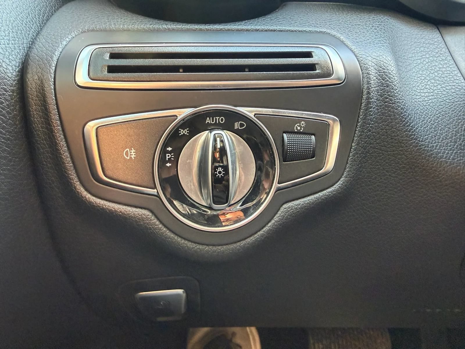 Used 2015 Mercedes-Benz C 300 4MATIC Sedan image 24