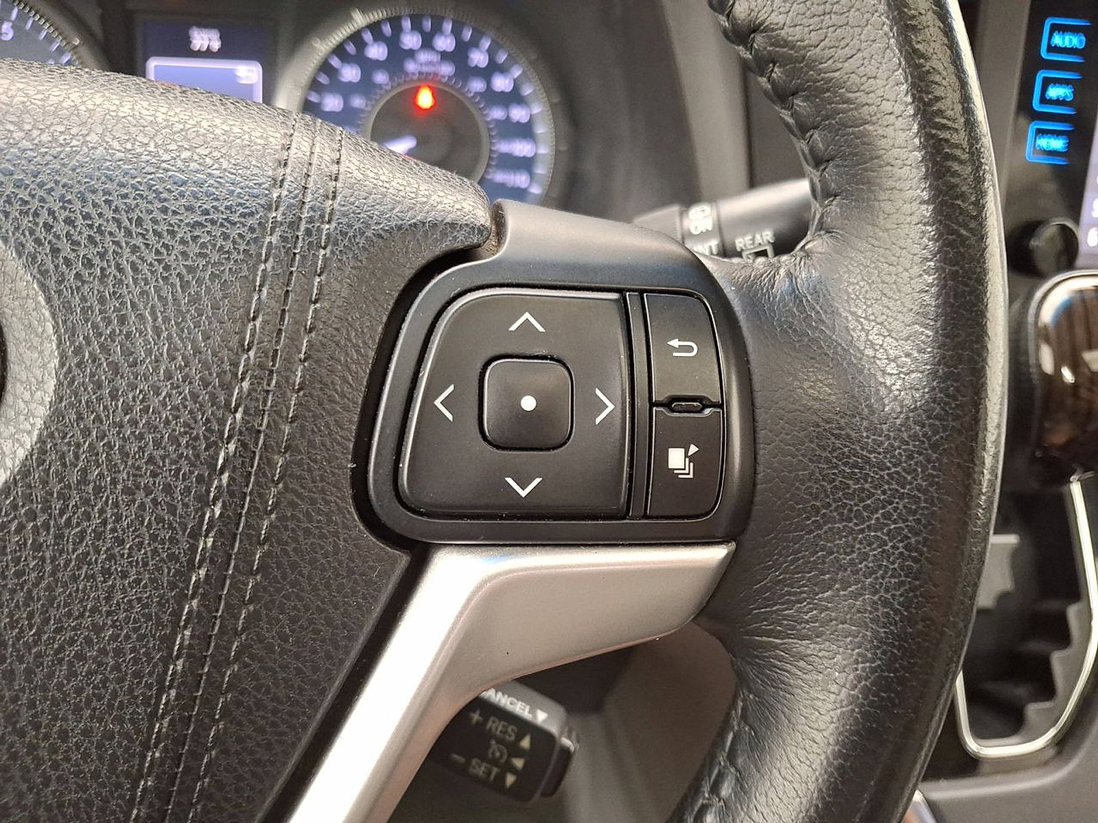 Used 2015 Toyota Sienna XLE w/ XLE Navigation Package FWD image 18