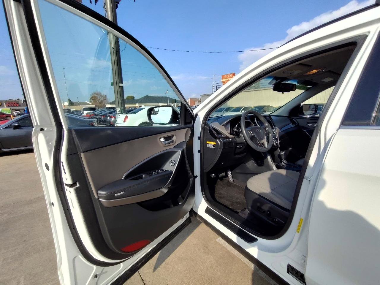 Used 2018 Hyundai Santa Fe Sport w/ 2.4L Value Package 02 FWD image 13