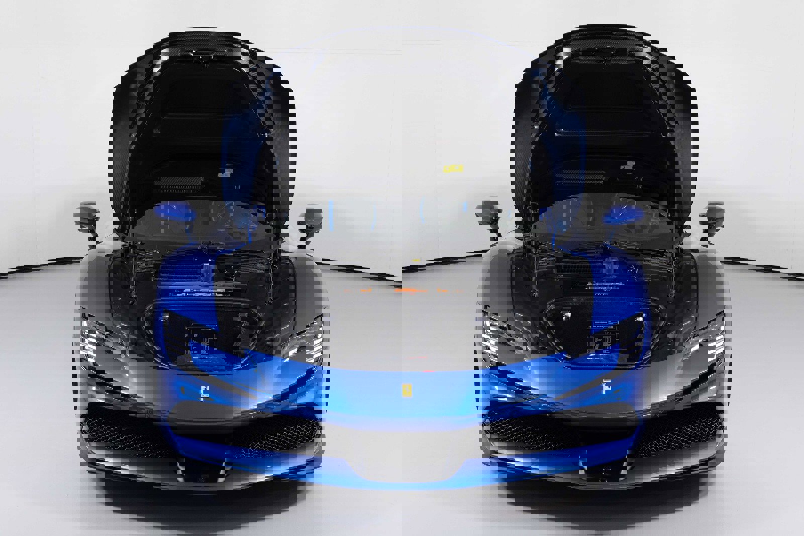 Used 2024 Ferrari SF90 Spider image 9