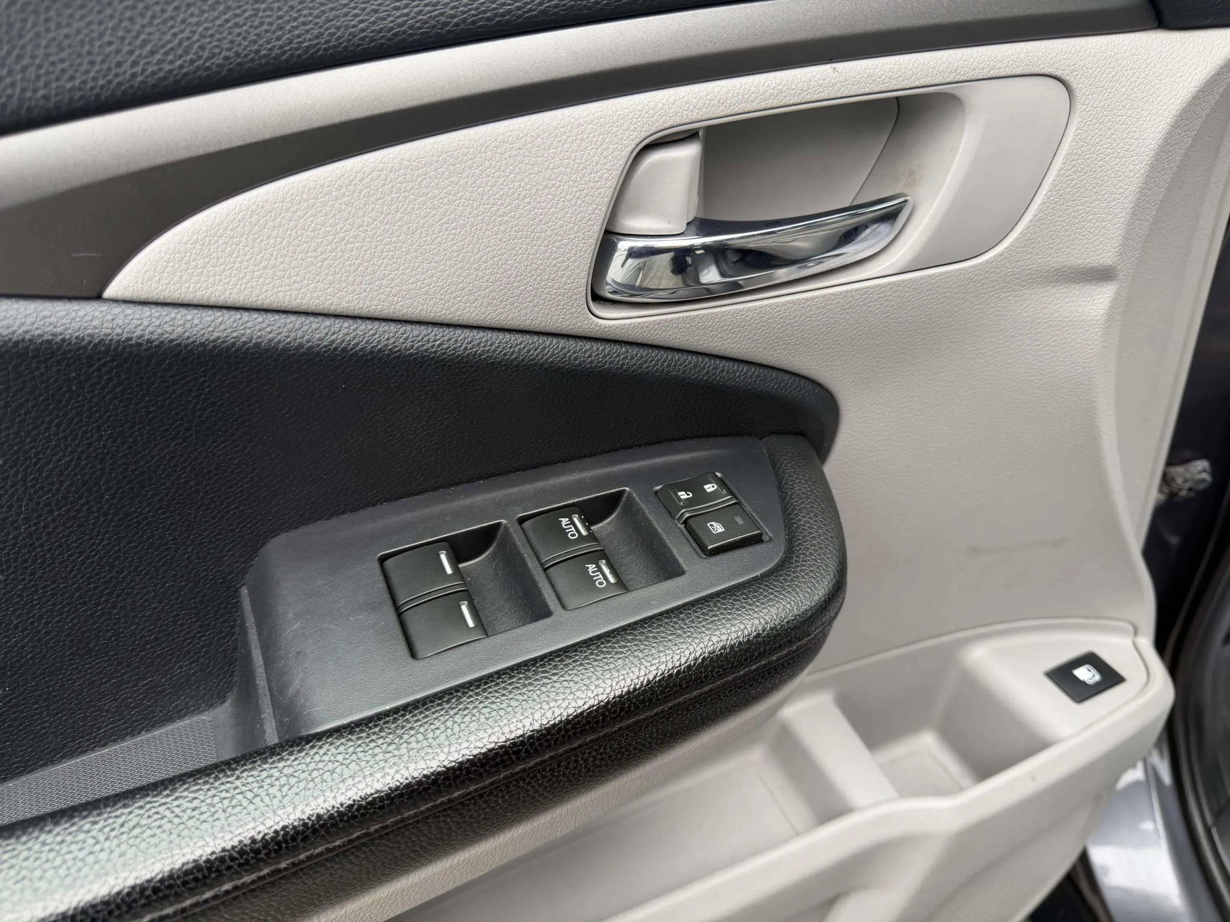 Used 2019 Honda Pilot EX image 13