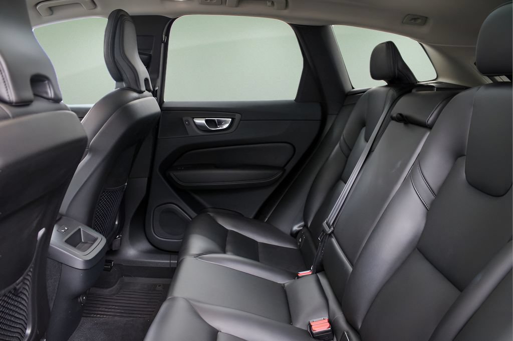 Used 2023 Volvo XC60 B5 Core w/ Climate Package AWD/4WD image 24