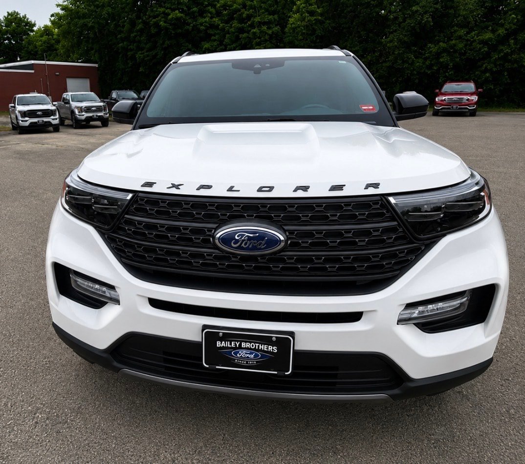 Used 2023 Ford Explorer XLT w/ Equipment Group 202A AWD/4WD image 2