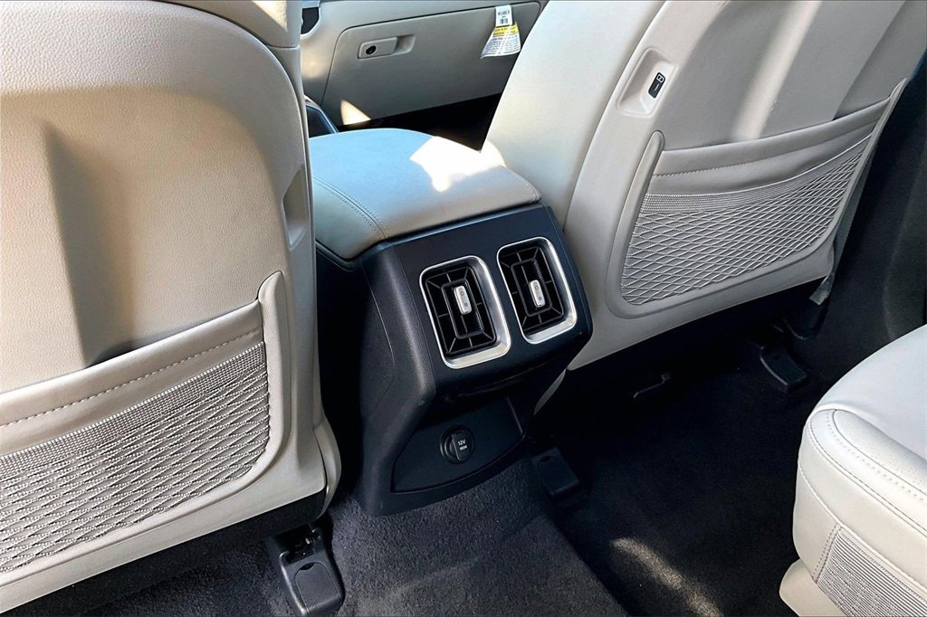 Certified 2025 Kia Sorento EX w/ Panoramic Sunroof Package image 25
