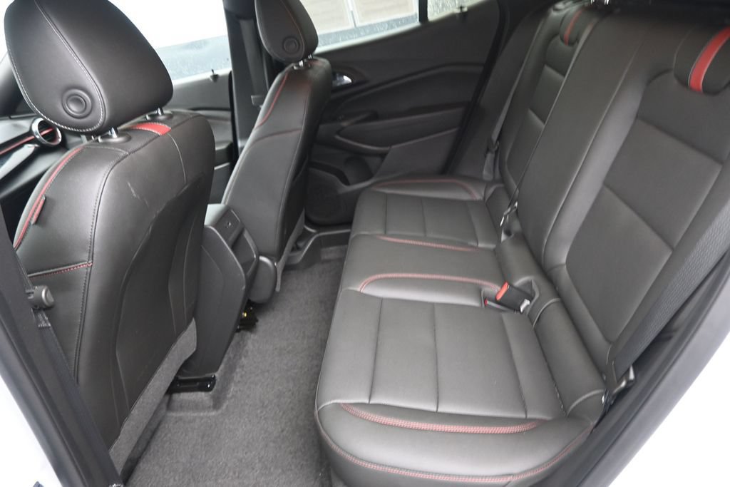 Used 2025 Chevrolet Trax RS FWD image 14