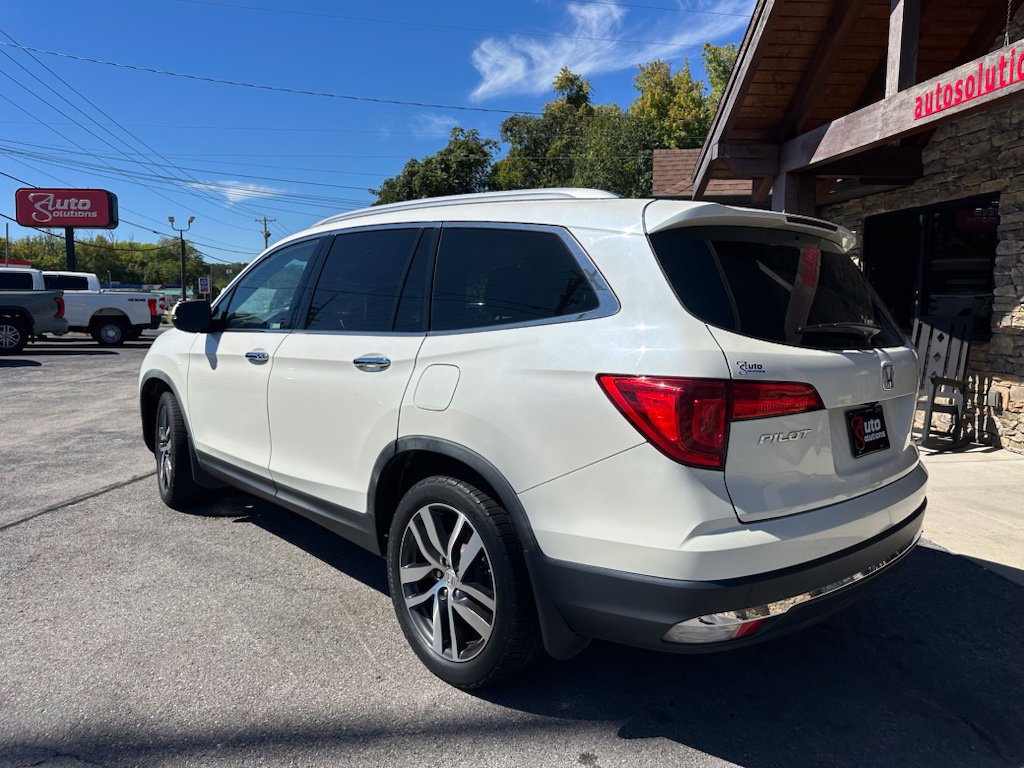 Used 2018 Honda Pilot Touring image 3