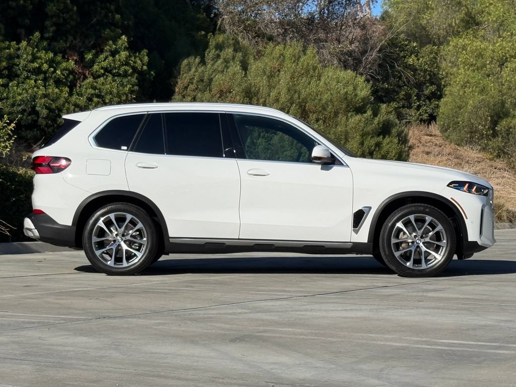 Used 2024 BMW X5 xDrive40i w/ Premium Package AWD/4WD image 9
