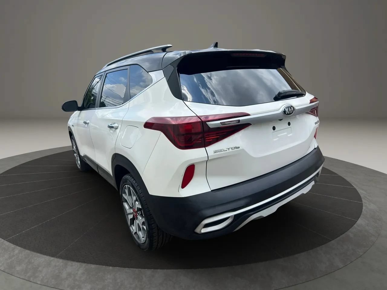 Used 2021 Kia Seltos SX AWD/4WD image 7