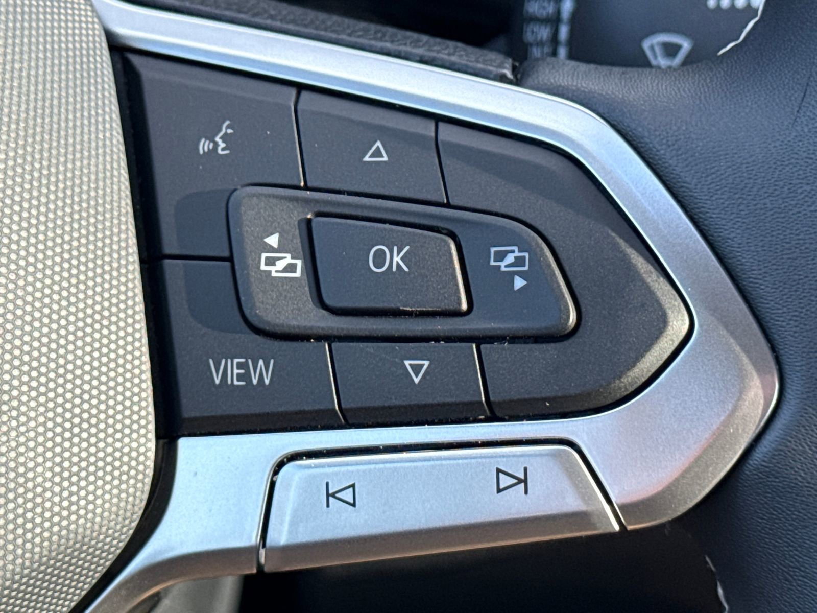 Certified 2023 Volkswagen Taos S image 32