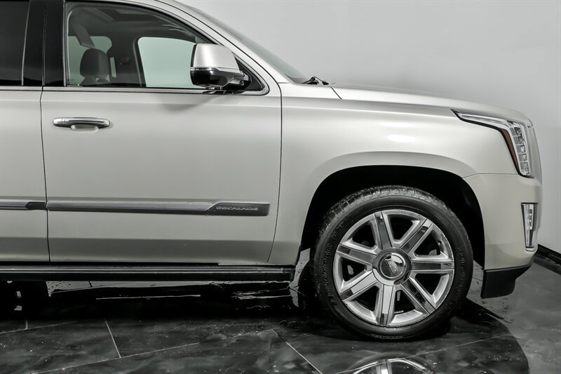 Used 2015 Cadillac Escalade Premium image 12