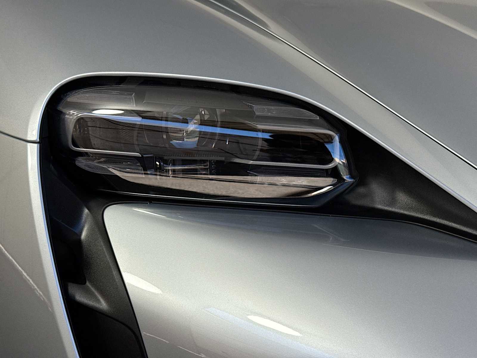 Used 2022 Porsche Taycan image 35