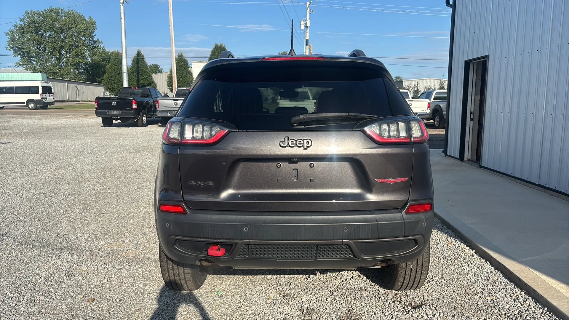 Used 2019 Jeep Cherokee Trailhawk AWD/4WD image 4