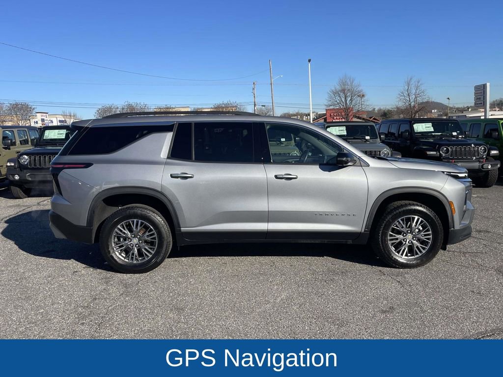 Used 2024 Chevrolet Traverse LT image 9
