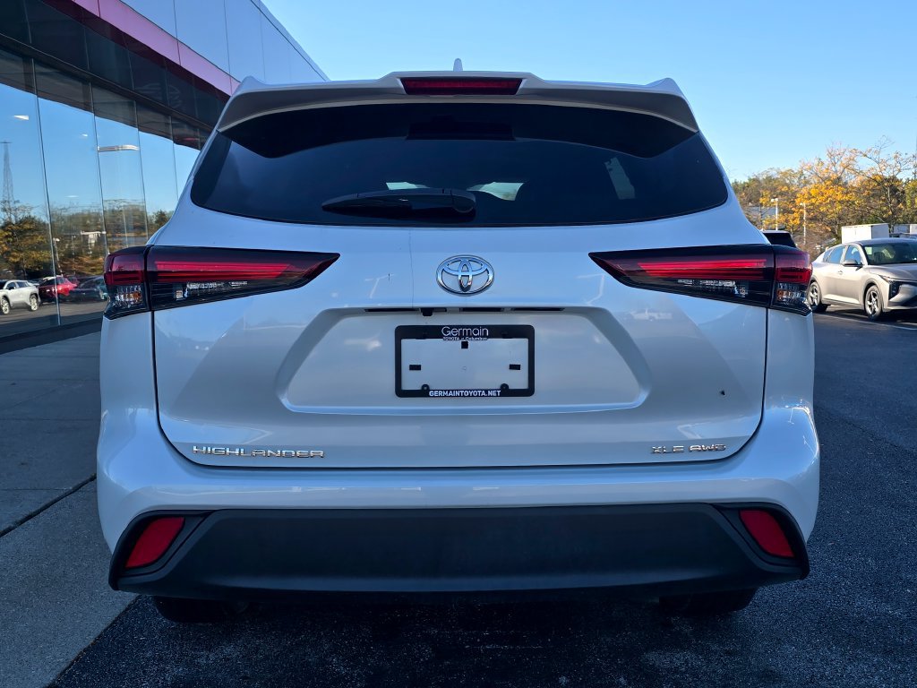 Certified 2025 Toyota Highlander XLE AWD/4WD image 6