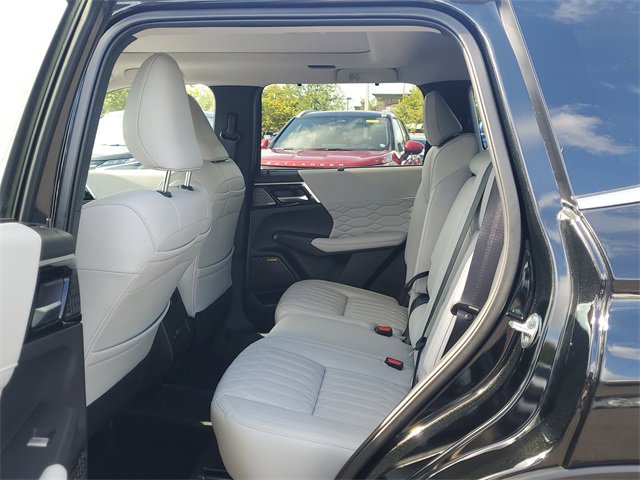 New 2025 Mitsubishi Outlander AWD image 13