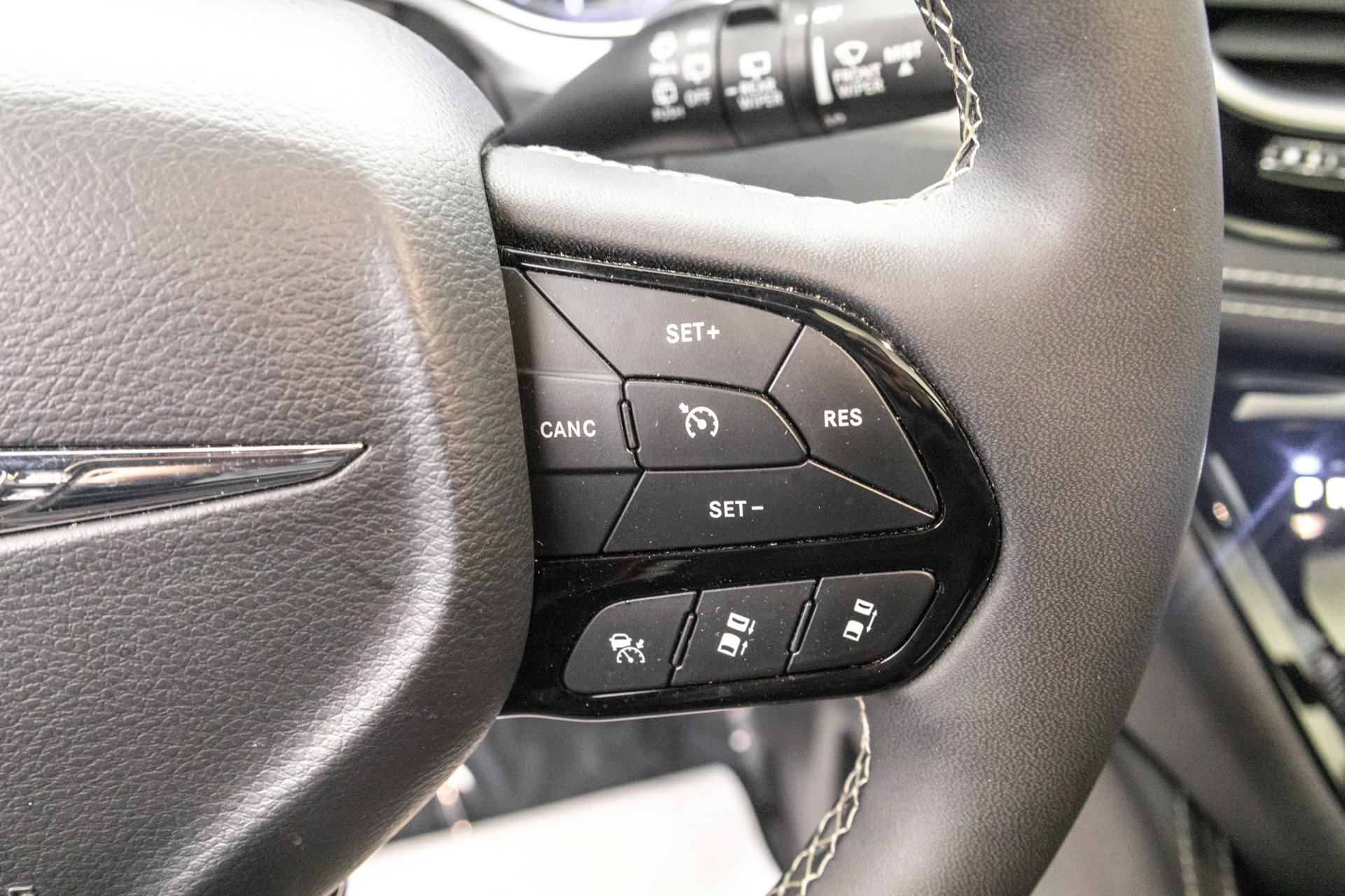 Used 2025 Chrysler Pacifica Limited FWD image 21