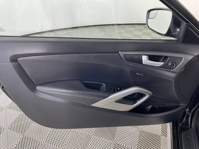 Used 2015 Hyundai Veloster Turbo FWD image 12