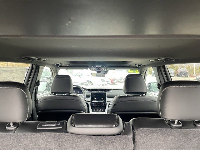 New 2025 Jeep Grand Cherokee Altitude image 13