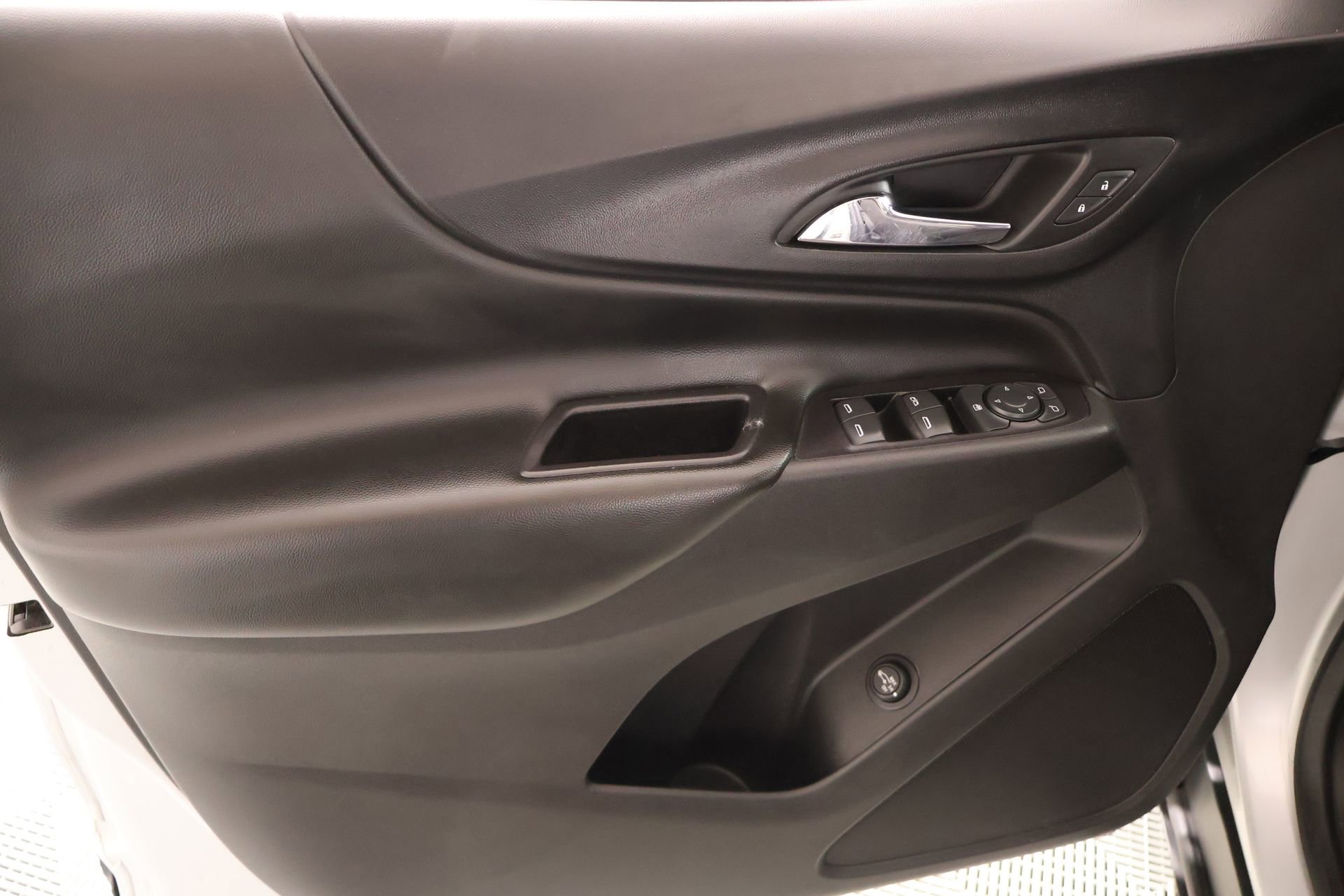 Used 2019 Chevrolet Equinox LT FWD image 15