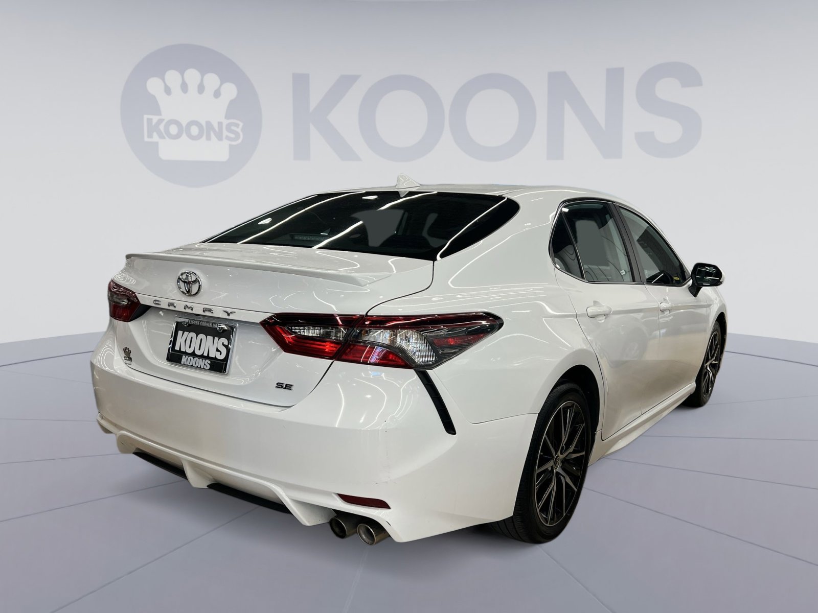 Used 2024 Toyota Camry SE image 4