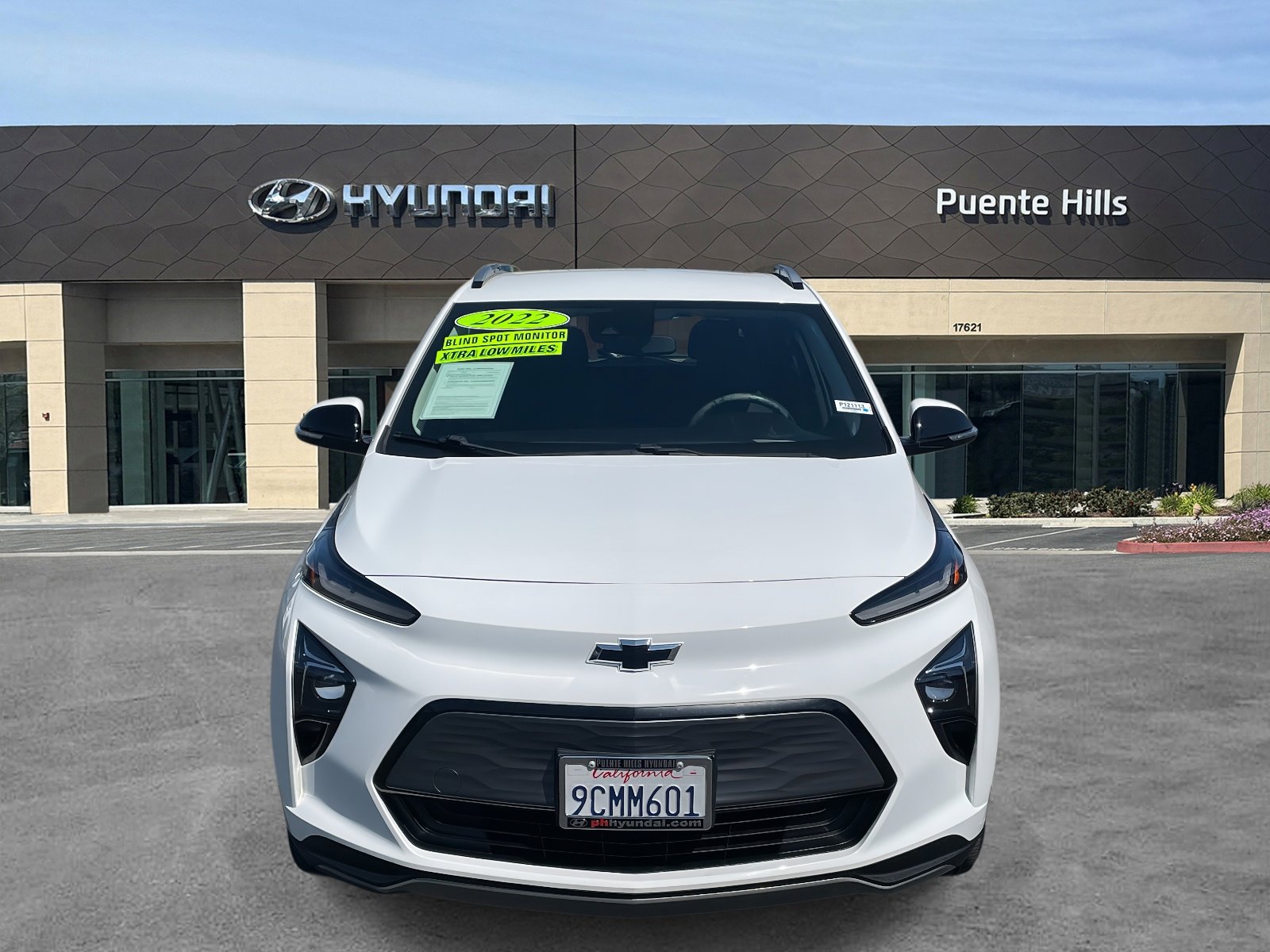 Used 2022 Chevrolet Bolt EUV LT w/ Comfort Package image 2