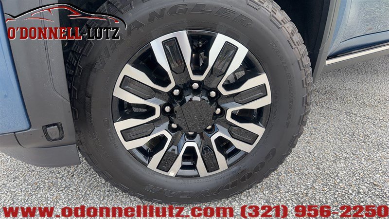 Used 2026 GMC Sierra 2500 Denali Ultimate AWD/4WD image 2