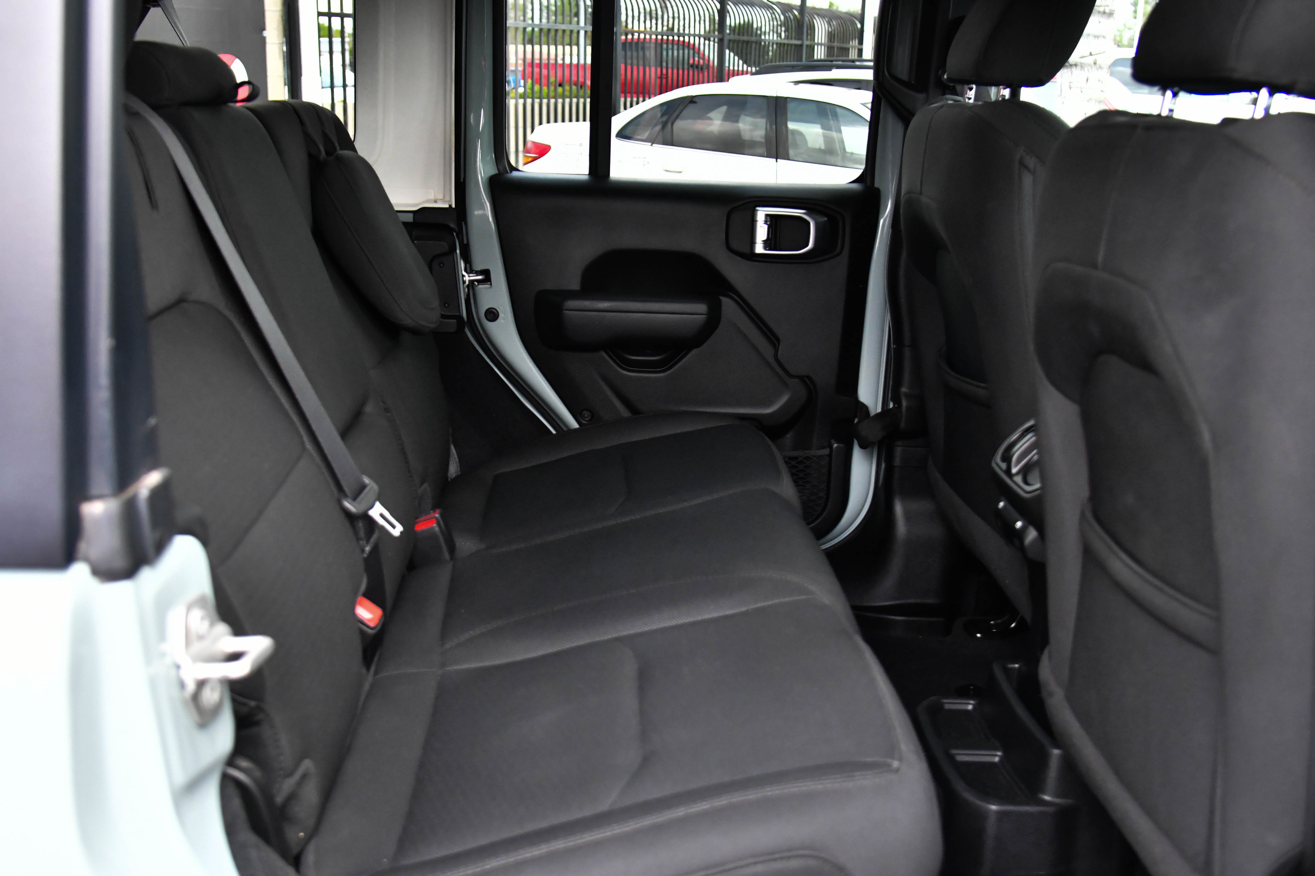 Used 2023 Jeep Wrangler Unlimited AWD/4WD image 39