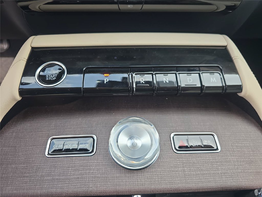 New 2027 Lincoln Navigator Premiere RWD image 18