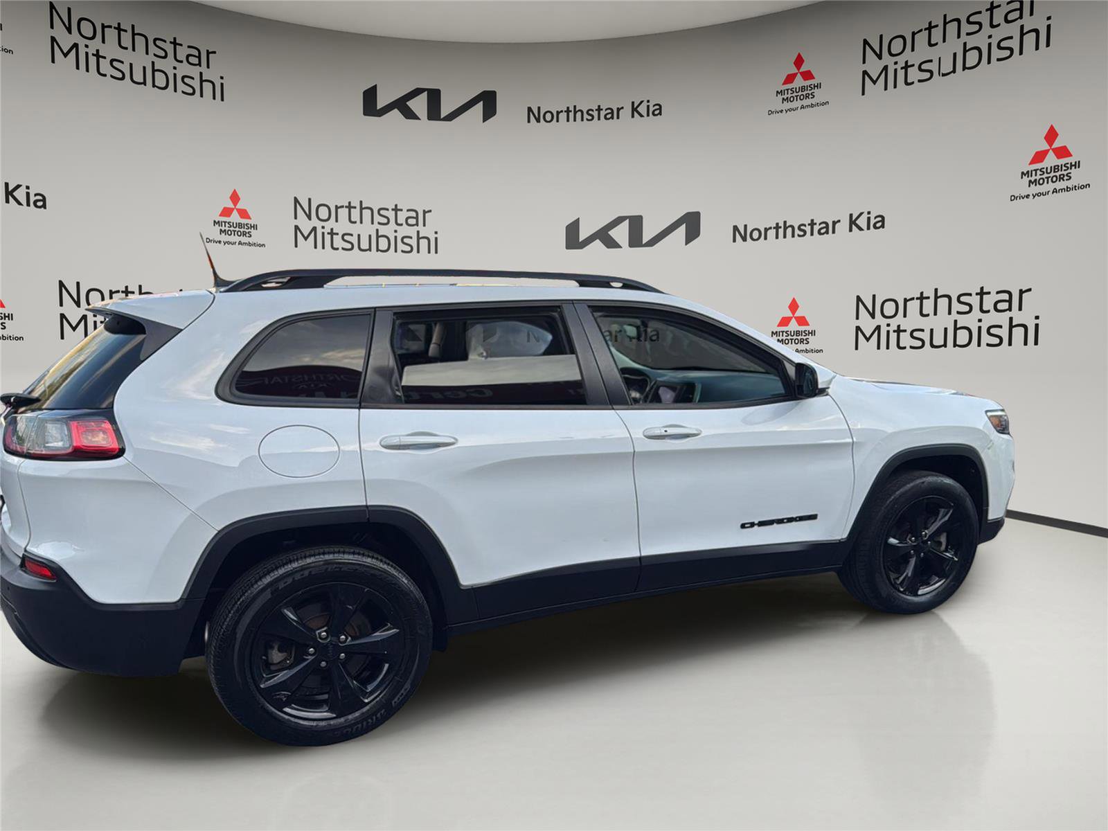 Used 2020 Jeep Cherokee Latitude Plus AWD/4WD image 7